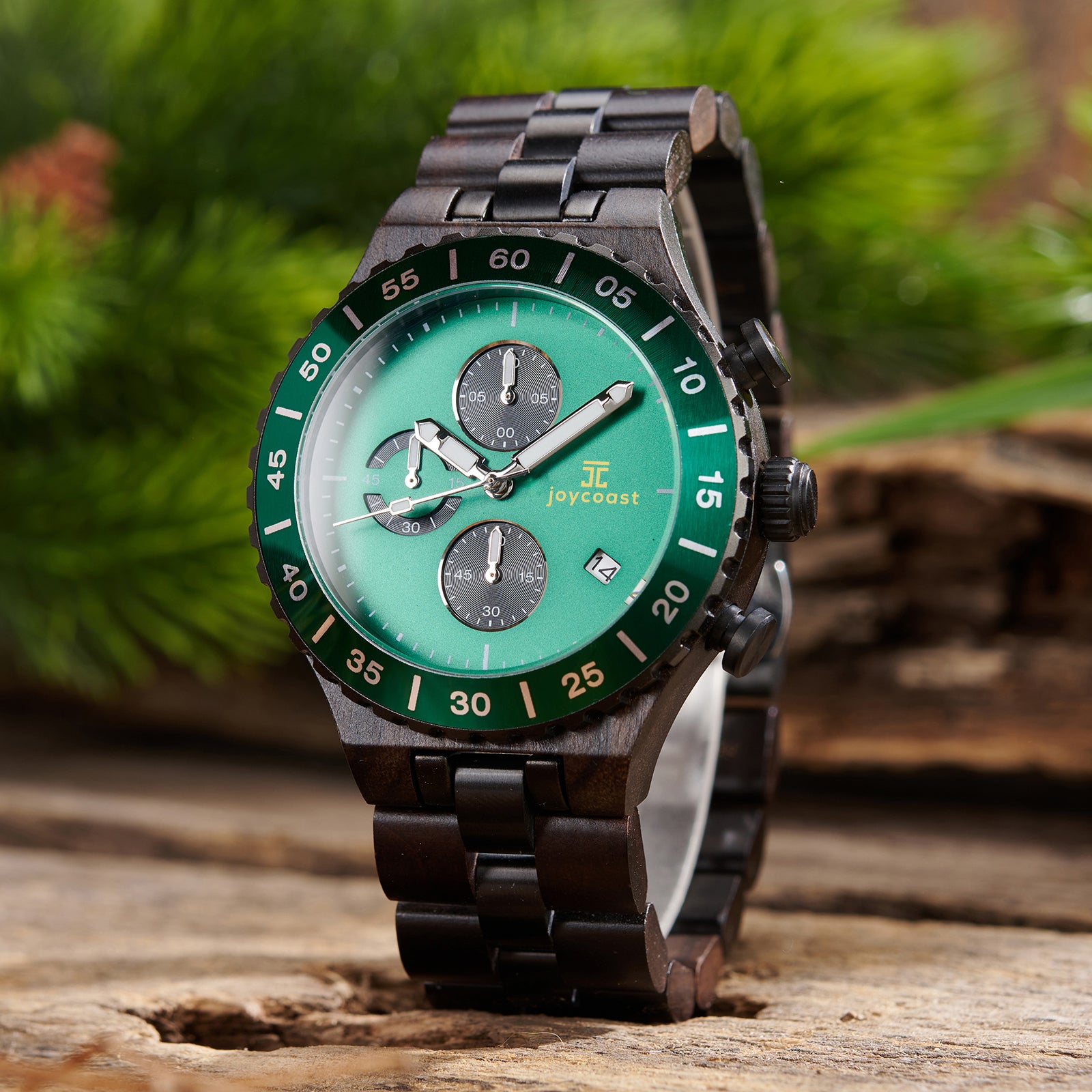 Men's chronograph watch with green dial, three subdials, black metal bracelet