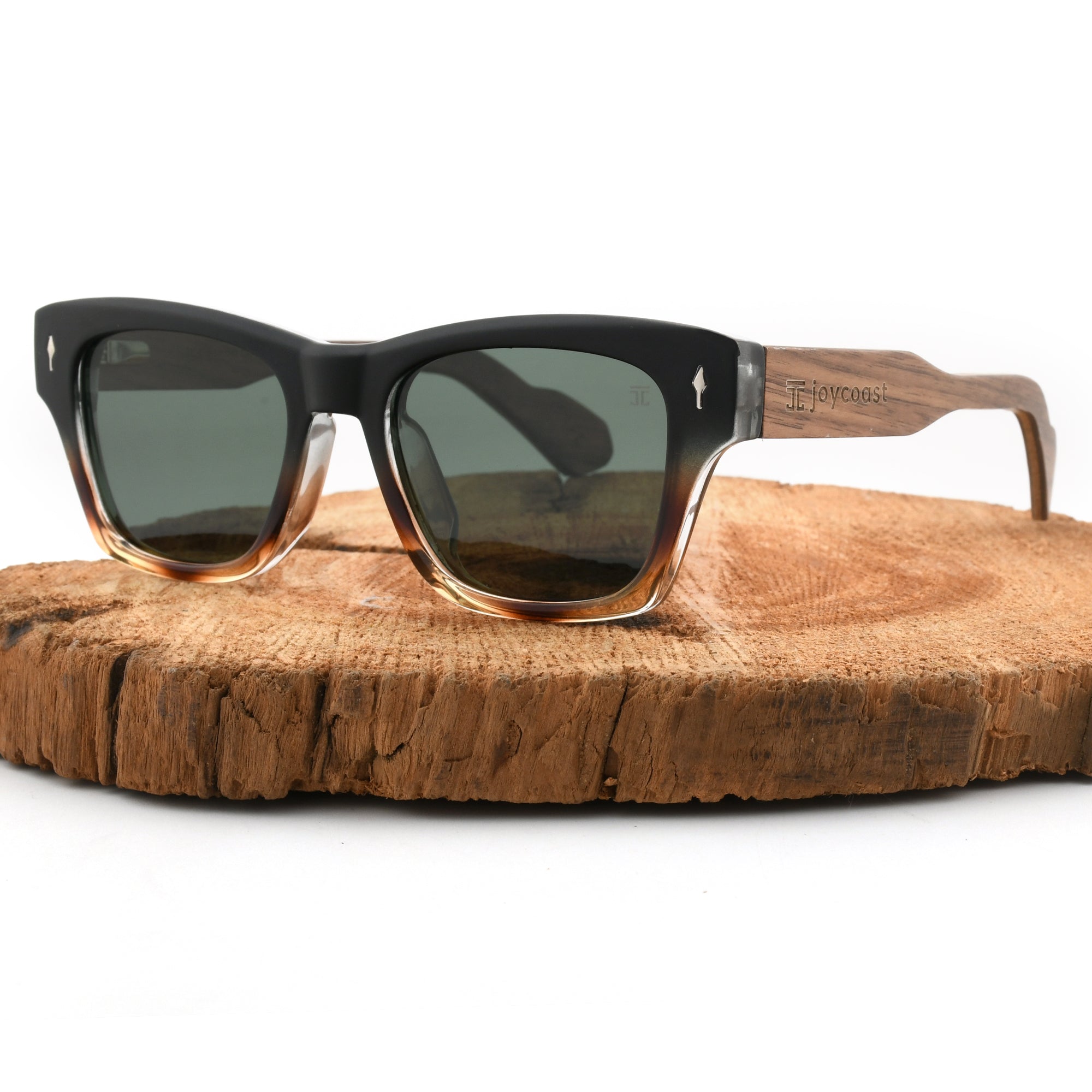LS5601-C2 // Infinity Walnut Veneer