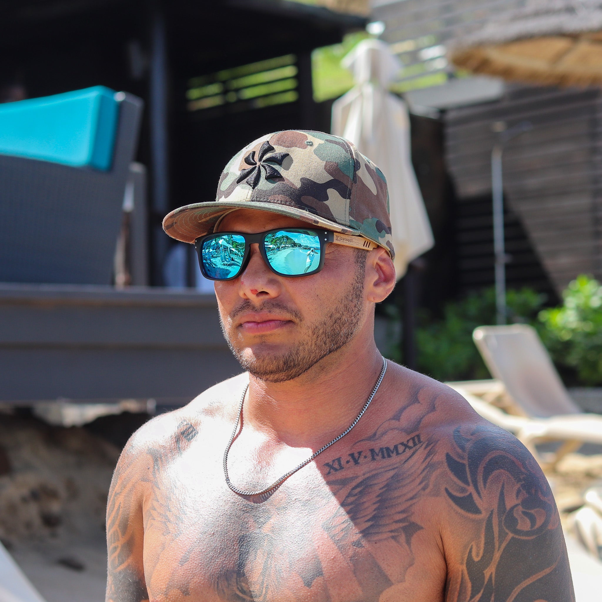 Sporty sunglasses with black frame and wood temples, featuring blue mirrored lenses